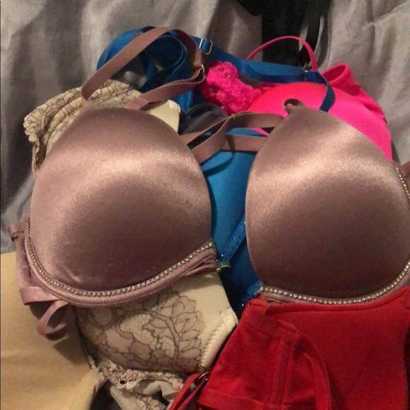 Bra Bundle size 32a/b all fit around the same size. two are 30b but fit same - Picture 6 of 13